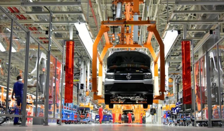 Industria automotriz debe arrancar este lunes: Canacintra Puebla