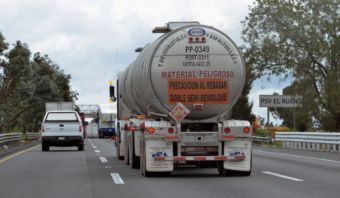 La CDMX limitará horarios, rutas y velocidad del transporte de materiales peligrosos 