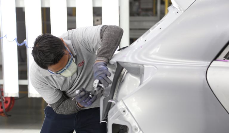 Crisis de semiconductores traerá otra caída anual para la industria automotriz en 2021