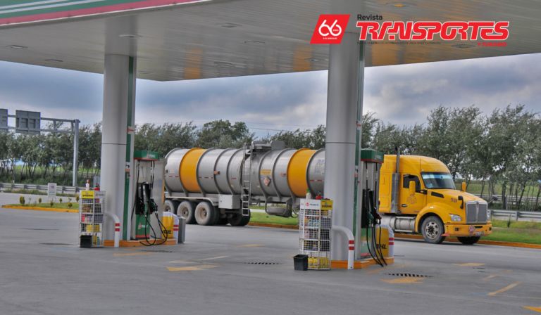 Gasolinera-Tractocamión