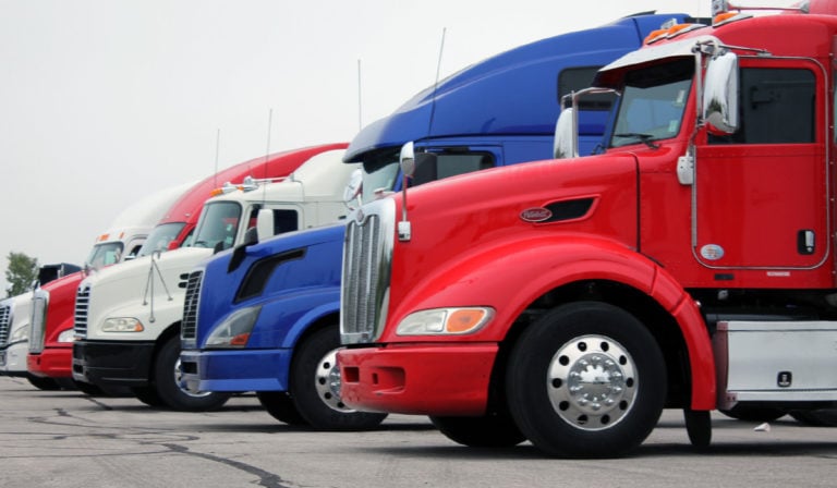 Primas de camiones cae 7.3% en el semestre afectadas por las ventas: AMIS