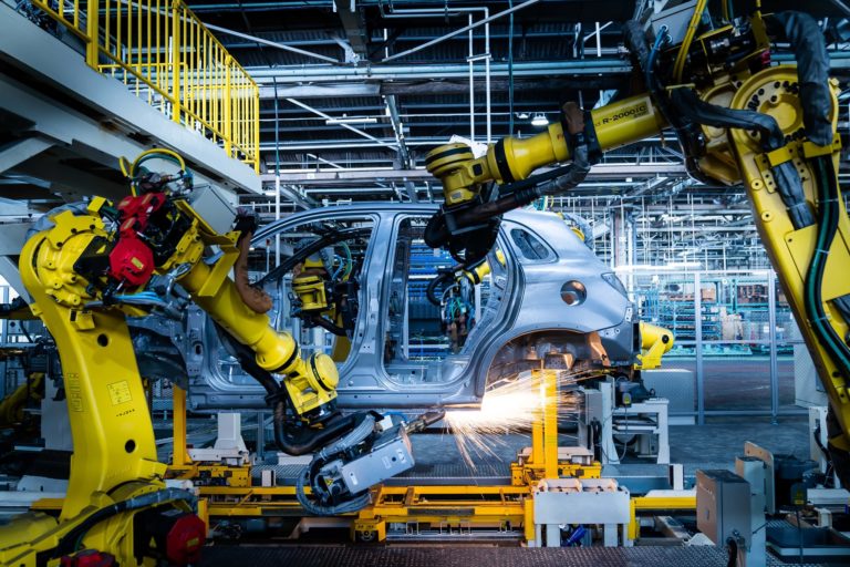 Producción de autos crece 2.8% en agosto