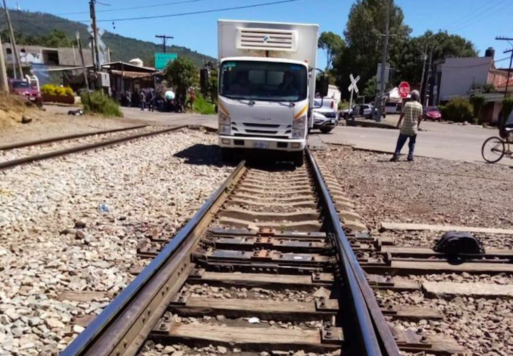 Bloqueo ferroviario, afecta logística en Puerto Lázaro Cárdenas