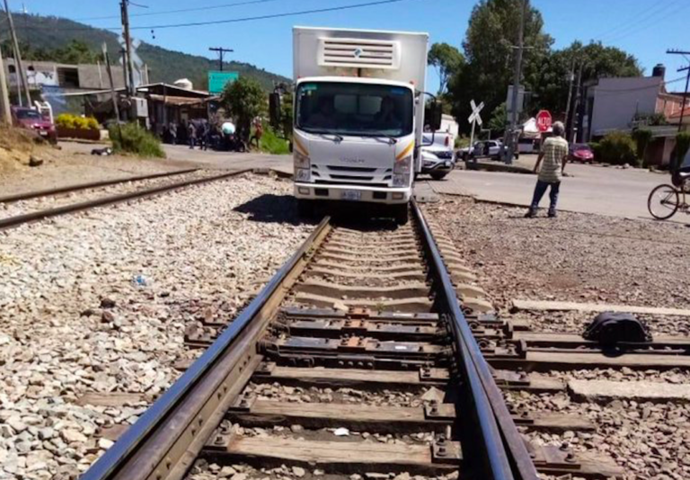 Bloqueo ferroviario, afecta logística en Puerto Lázaro Cárdenas