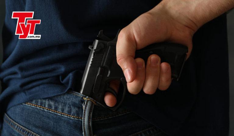 Con un arma de plástico y un jammer roban tractocamión en Guanajuato