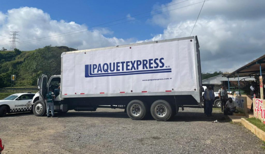 Paquetexpress se deslinda de camión clonado que transportaba migrantes Revista TyT