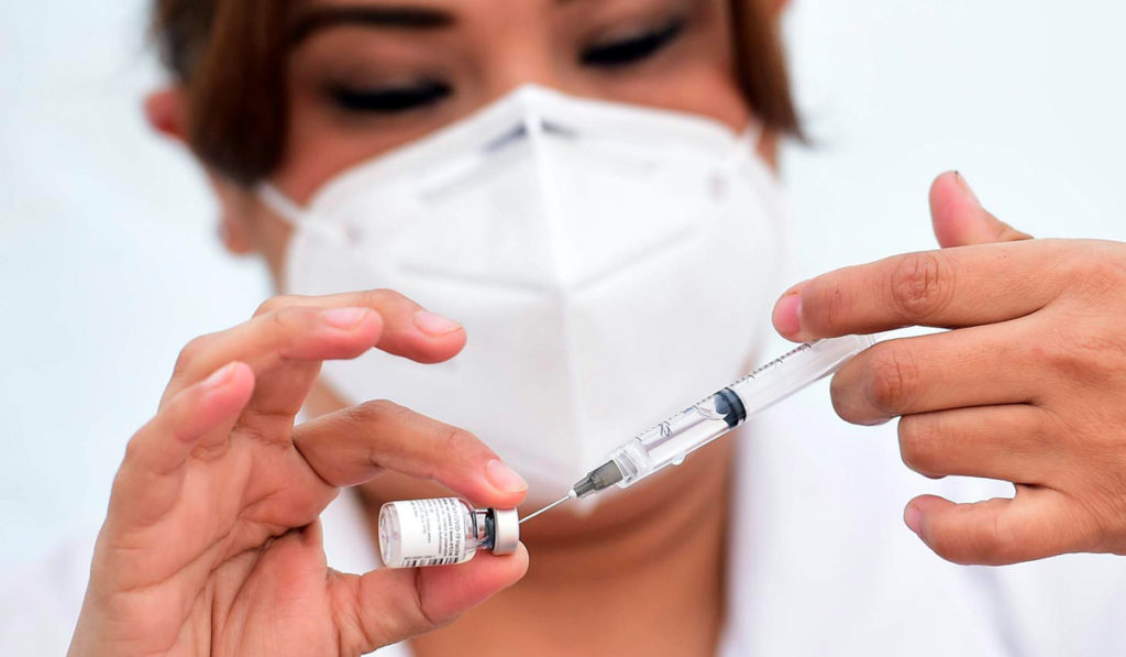 Pfizer reduce a la mitad entrega de vacunas; así se distribuirán en México