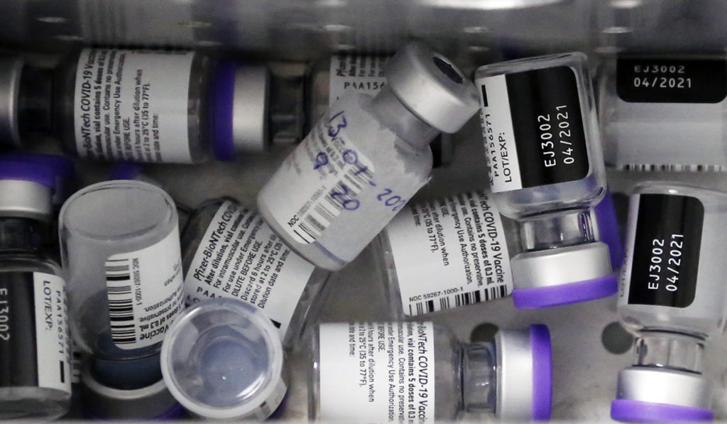 Pfizer retoma entrega de vacunas