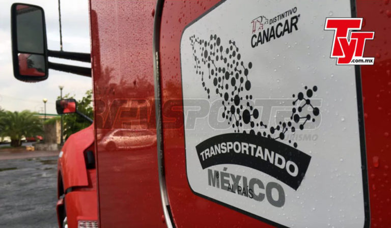 Canacar entrega 331 distintivos Transportando al País