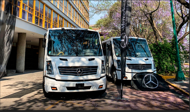 Van 2 buses Mercedes-Benz para la Facultad de Ingeniería de la UNAM