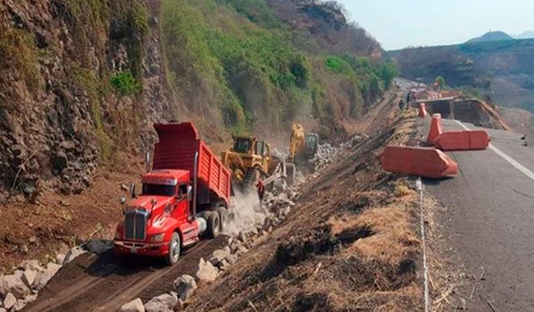 Acuerdan guía de ruta alterna por cierre de la Autopista Siglo XXI en Michoacán