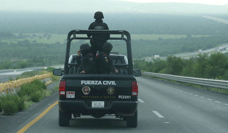 Carretera Monterrey-Nuevo Laredo 'arde' por enfrentamientos armados