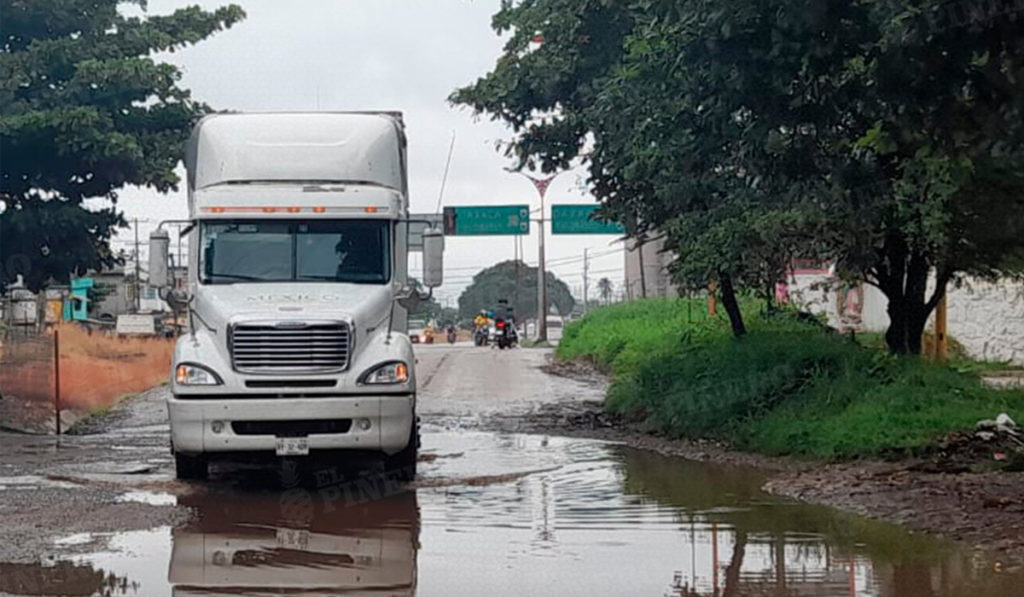 Lluvias afectan tránsito en la Tuxtepec-Oaxaca