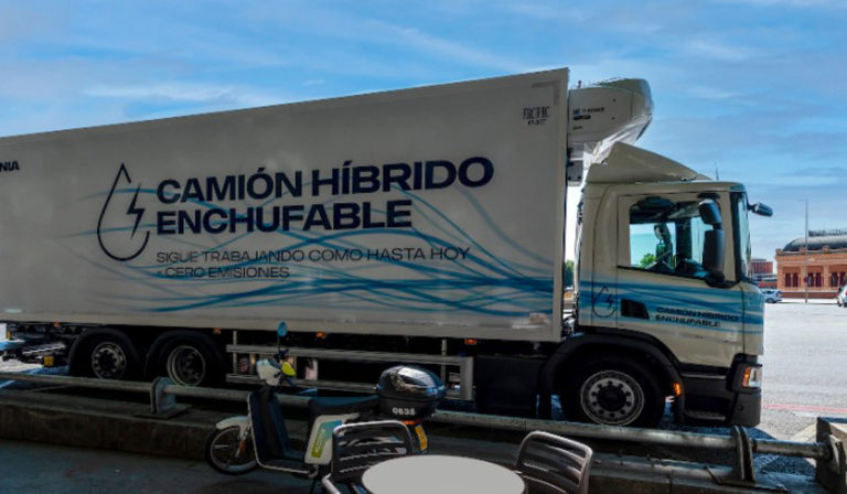 Scania pone a prueba camión híbrido enchufable en España