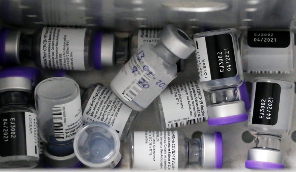 Vacuna Pfizer, primera en recibir aprobación total en EU