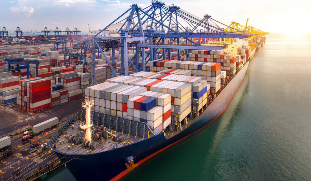 Movimiento de contenedores en puertos navega hacia la recuperación