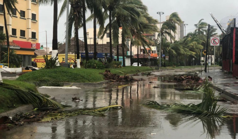 Huracán Pamela toca tierra; SCT alista equipos de rescate