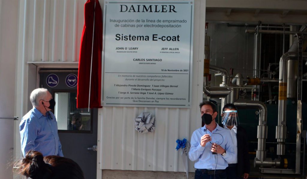 Daimler Planta Santiago renueva proceso de pintura