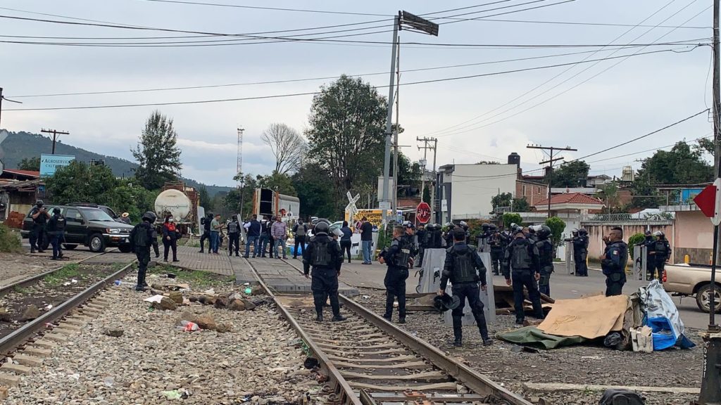 Tras 91 días de bloqueo, GN y Policía de Michoacán liberan vías del tren