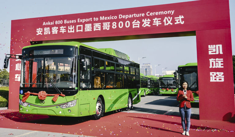 Salen de China 800 buses a gas natural para dar servicio en Monterrey