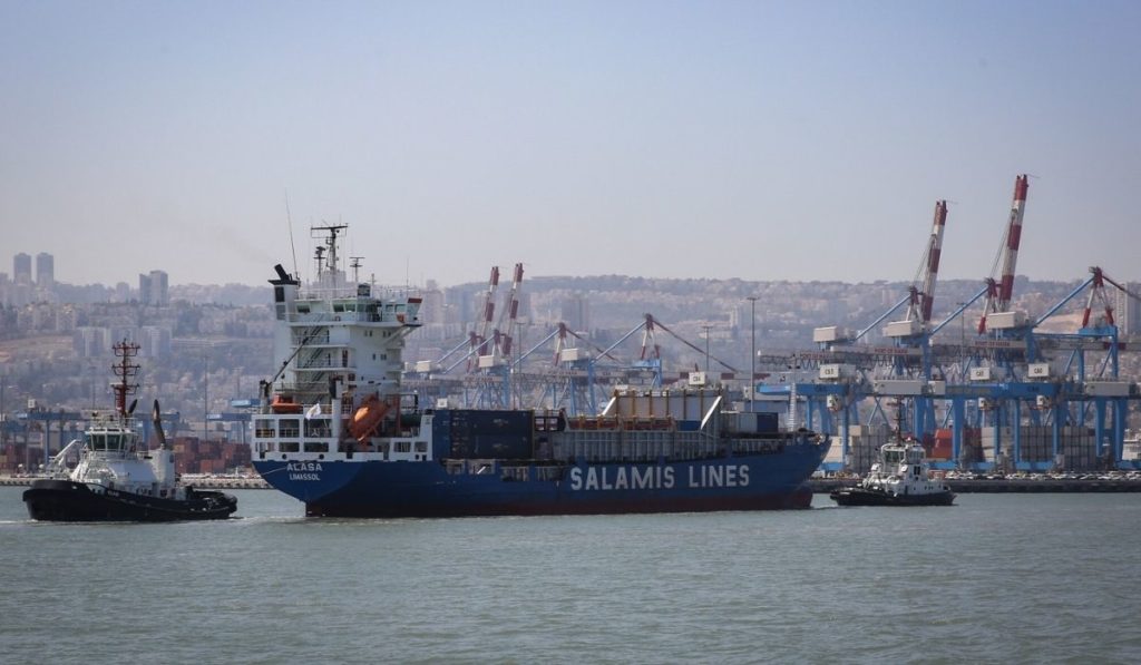 Barcos evitan puerto de Shanghái, advierte Maersk