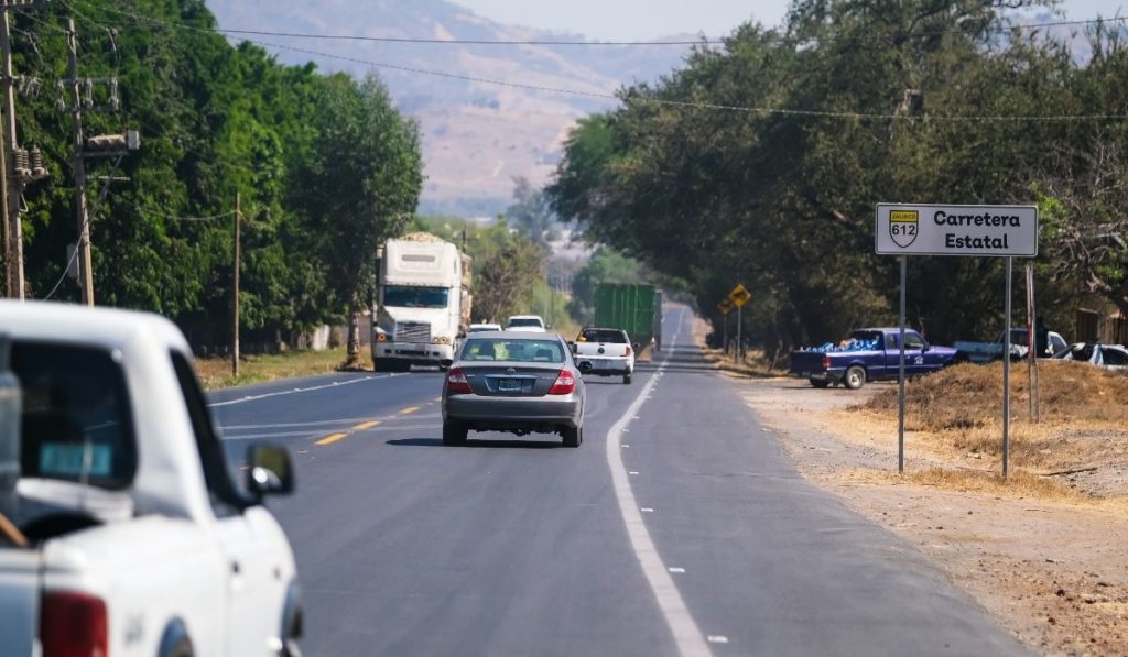Entregan reconstrucción de carretera Etzatlán-Magdalena
