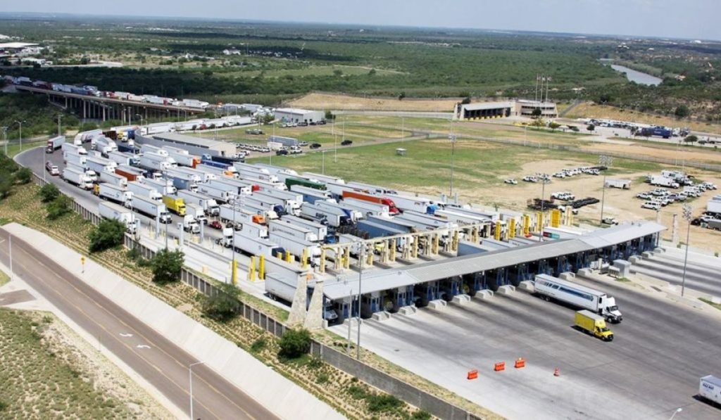 Texas suspende inspecciones estatales a transportistas en Puente Colombia