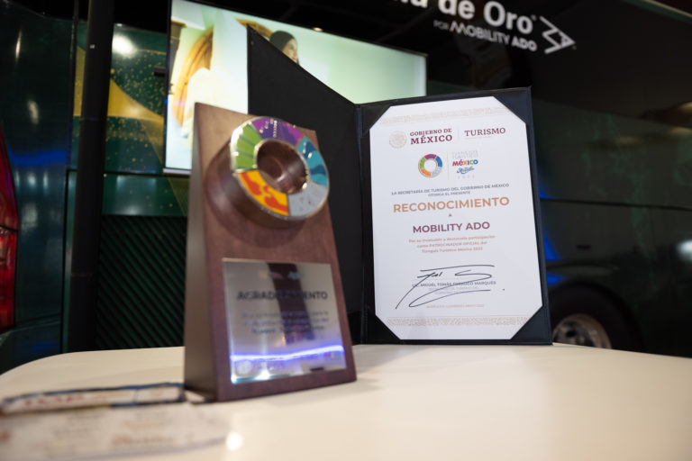 Sectur reconoce a Mobility ADO por 100 años de vida