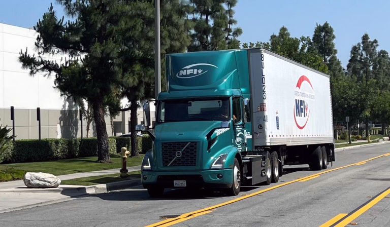 Volvo recibe pedidos por 90 VNR Electric en ACT Expo
