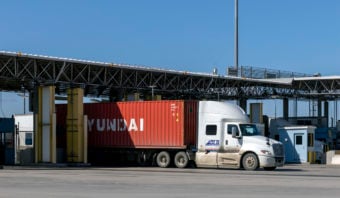 Con aranceles, autotransporte logra un nuevo récord en valor de carga México-EU