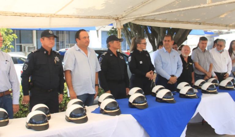 Canacar Tabasco dona 31 cascos a policías estatales