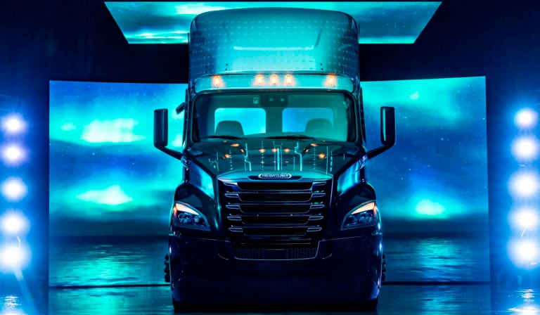 DTNA lanza al mercado norteamericano el eCascadia