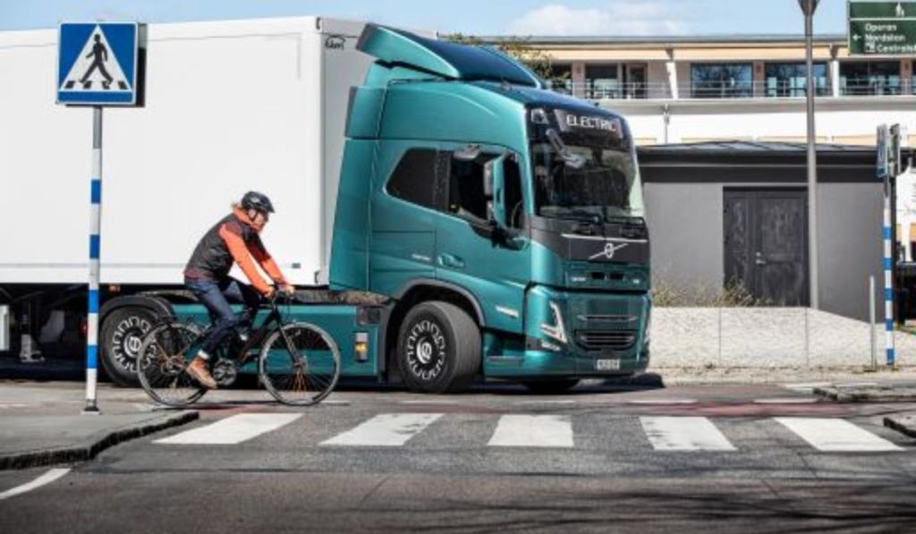 Volvo Trucks ofrece nuevo sistema de seguridad para puntos ciegos