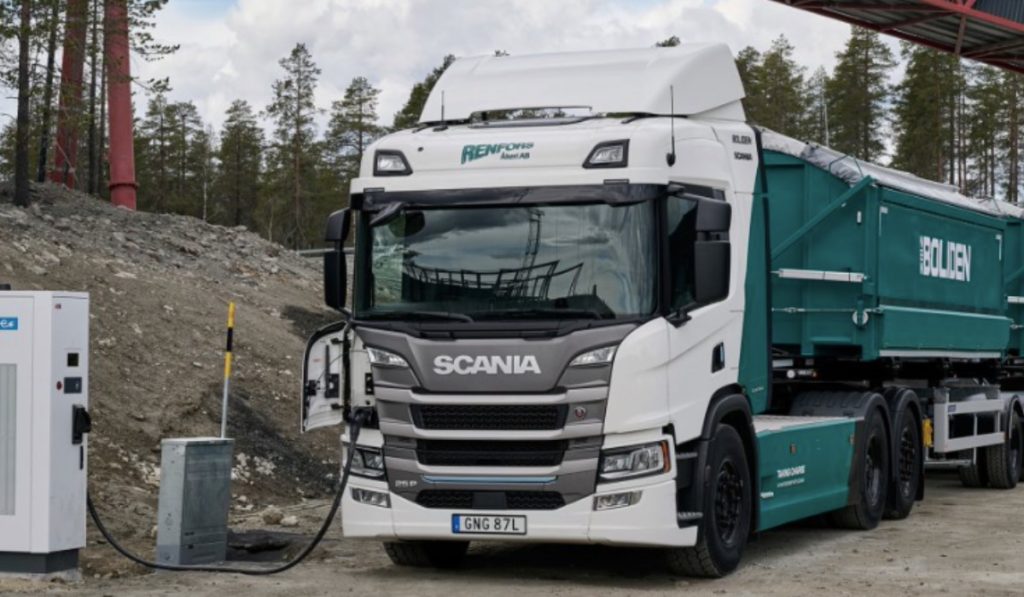 Este camión eléctrico Scania opera 19 horas al día en minas de Suecia