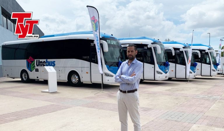 uan de Dios Gómez, director general de Irizar México, durante la entrega de unidades a Flecha Amarilla.