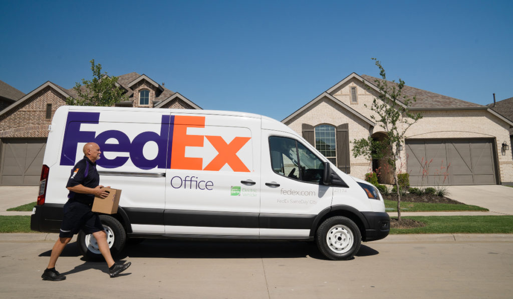 FedEx Office prueba la Ford E-Transit en servicios de mensajería local en  Texas | Revista TyT