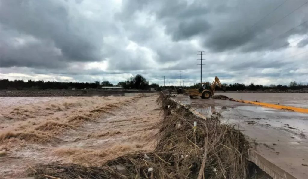 Autotransporte y puertos, afectados por lluvias en el occidente, norte y sur del país