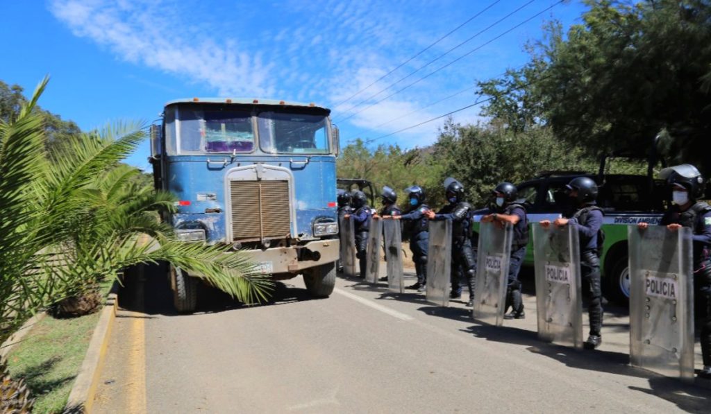Operativos contra bloqueos carreteros agilizan al autotransporte en Michoacán: SSP