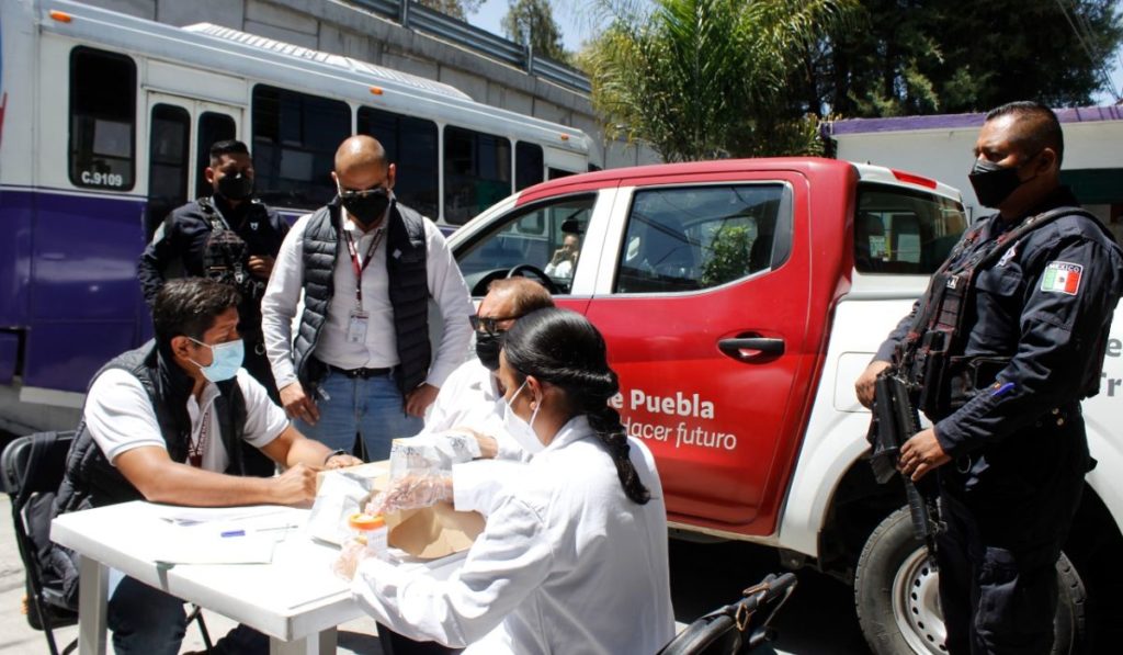 Puebla retira a 12 operadores de transporte público por consumo de sustancias prohibidas