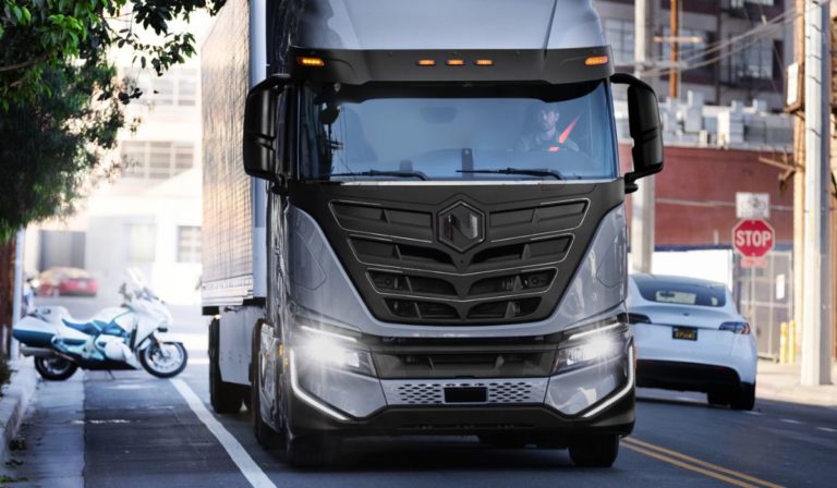 Nikola-Tre-BEV-camion-electrico-a-bateria