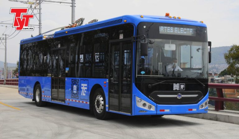 Ruta 14, los hombre-camión que se suben al Trolebús Elevado CDMX