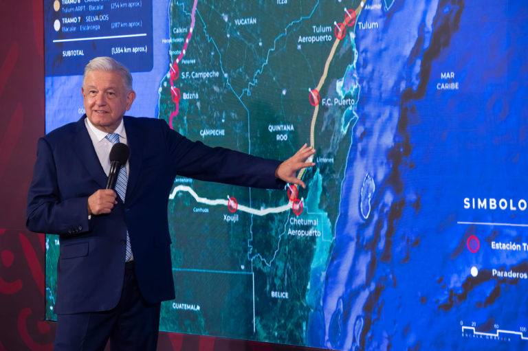 AMLO garantiza diesel UBA para transporte de carga y el Tren Maya
