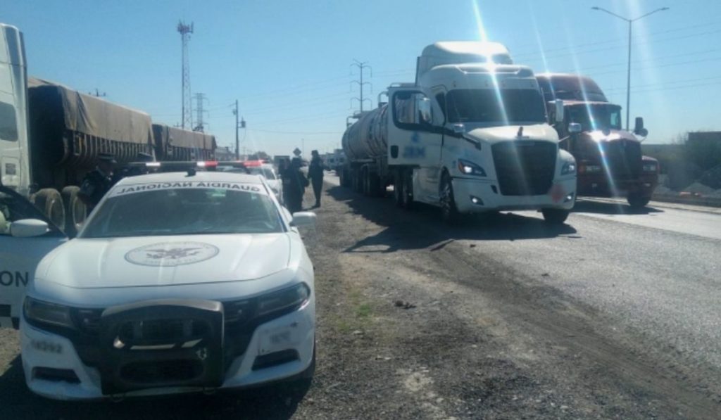 Guardia Nacional recupera tracto y detiene a uno por huachicol en Nuevo León