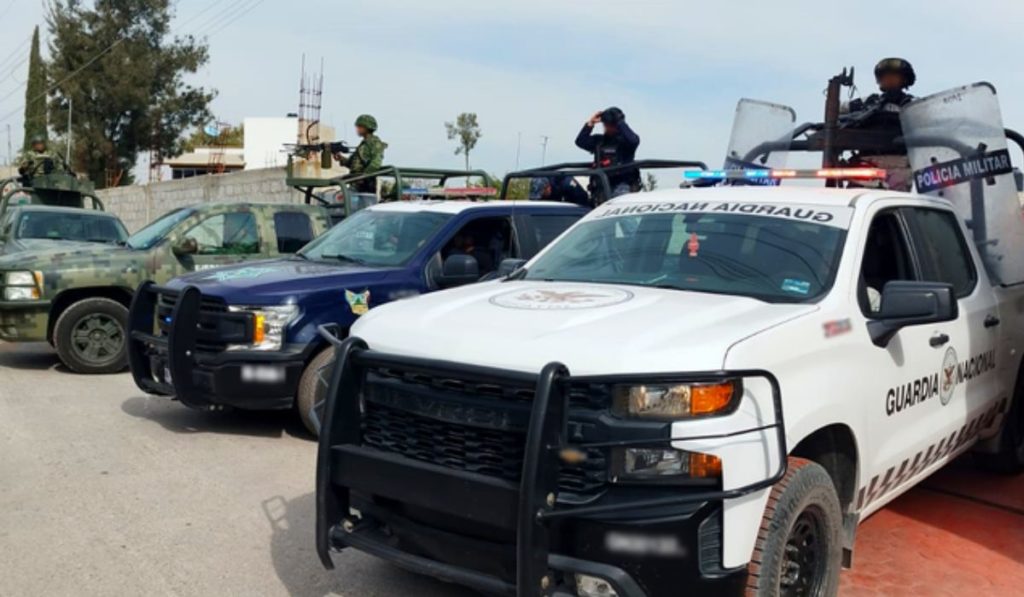 Guardia Nacional y Ejército aseguran tracto y detienen a 15 por huachicol en Hidalgo