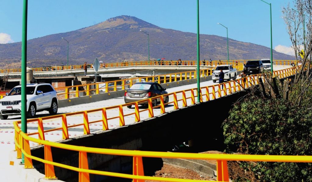 Morelia estrena el puente a desnivel en Siervo de la Nación