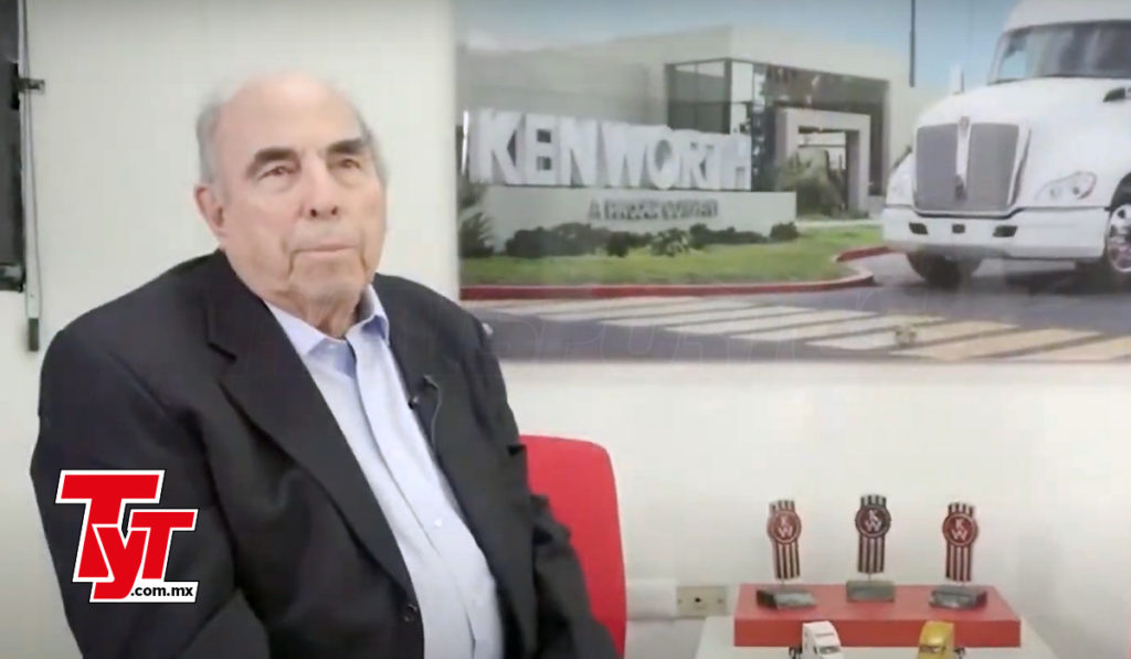 AMDA reconoce a Óscar Gil, fundador de Tractocamiones Kenworth de Monterrey