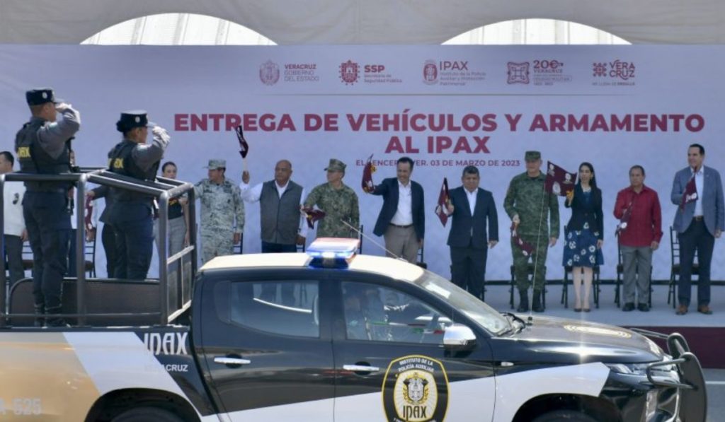 Veracruz entrega 25 patrullas pickup a la Policía Auxiliar