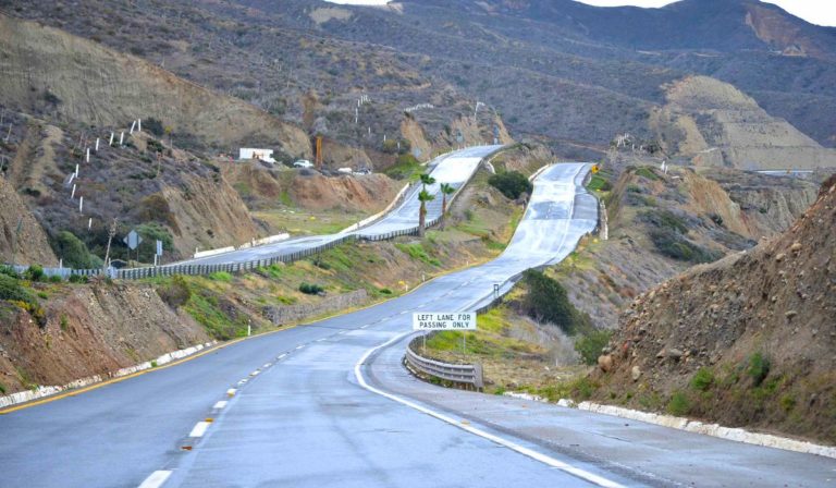 Autopista Escénica Tijuana-Ensenada, en alerta por hundimiento