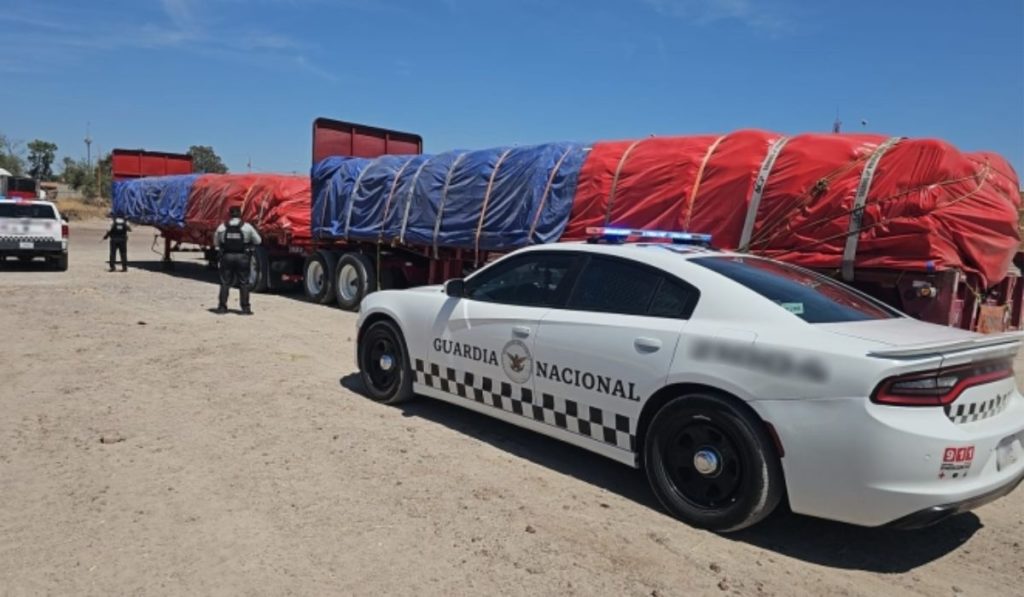 GN asegura tracto con 50 toneladas de maíz en la Irapuato-Salamanca