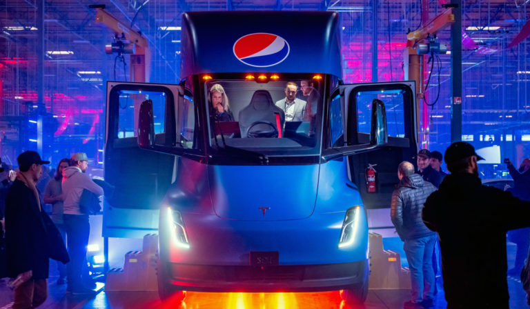 Tesla Semi, a prueba en el Run on Less – Electric Depot